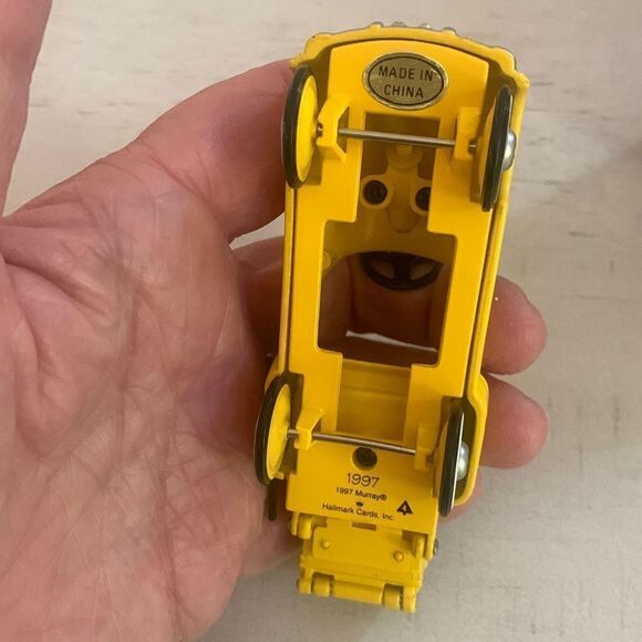 Hallmark 1997 Cast Iron Dump Truck - Picture 7 of 9